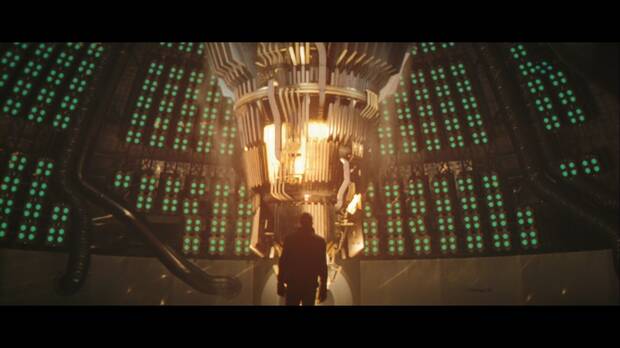 007 First Light - La ola del futuro; James llega a la sala del n�cleo de Hyperion