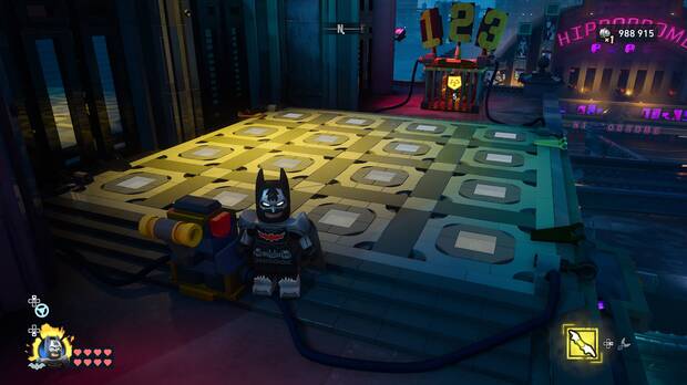 LEGO Batman: El Legado del Caballero Oscuro - C�mo resolver el puzle del acertijo de Cluemaster 04 en Gotham Village - Robinson Park