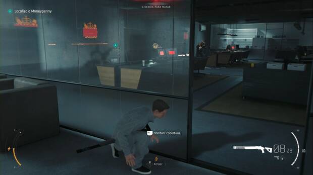 007 First Light - Por Inglaterra; James llama la atención de uno de los guardias que vigilan el acceso a la zona de Moneypenny