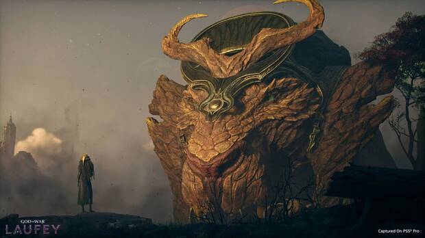 Dioses y mitologías de God of War Laufey - Sekhmet invoca a una enorme figura con forma felina en el tráiler gameplay del State of Play de junio de 2026