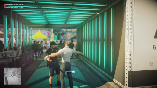 ‘Hitman 2’ está repleto de detalles que nos obligan a adaptarnos, como ser cacheados para asegurarse de que no llevamos objetos prohibidos o peligrosos.