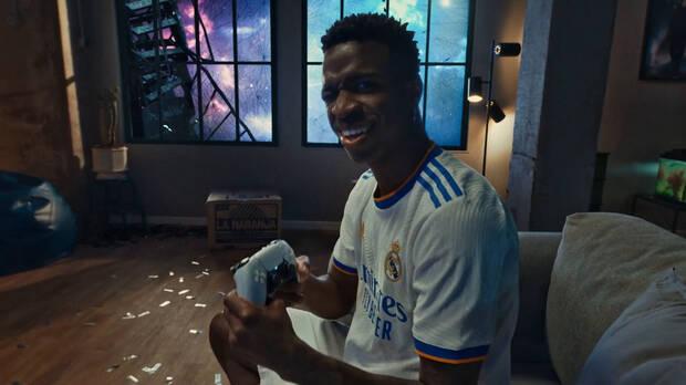 Real Madrid y PlayStation en un anuncio de PS5 y el DualSense