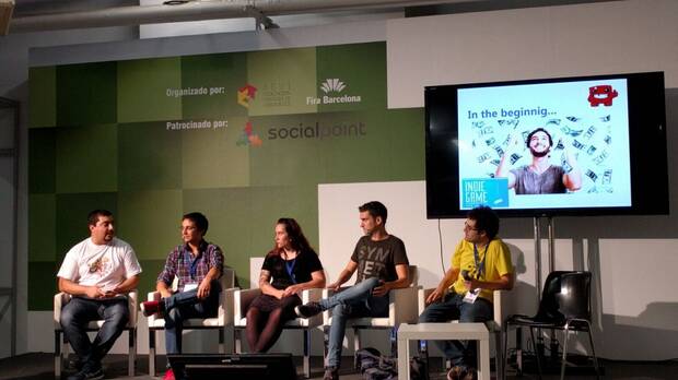 Andújar (a la izquierda) en una mesa redonda sobre el Indiecalypse en la Fira de Barcelona.