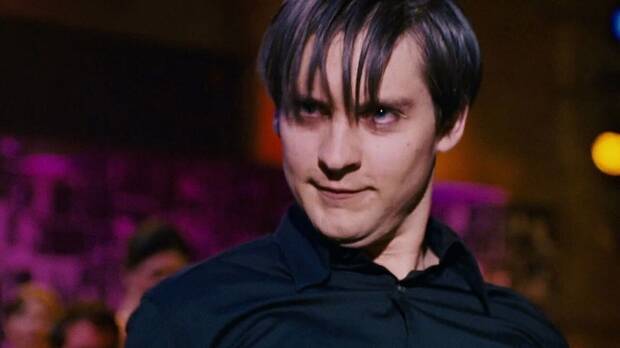 Tobey Maguire caracterizado como el Peter Parker emo de Spider-Man 3