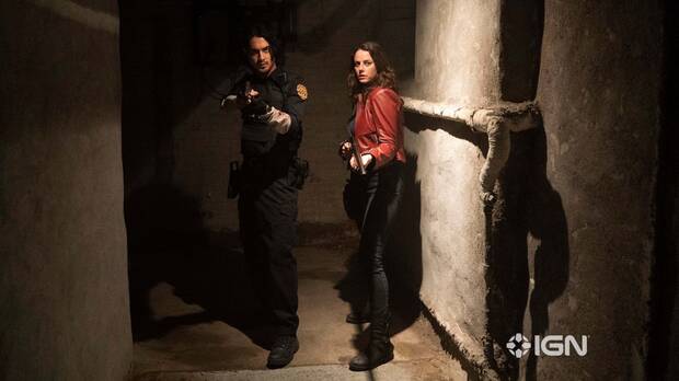 Claire Redfield y Leon S. Kennedy en Resident Evil: Bienvenidos a Raccoon City.