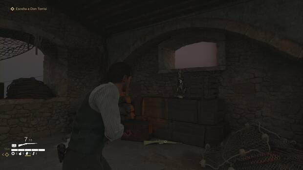 Mafia: The Old Country - Mattanza, zorro misterioso #7 sobre una caja del almacén de la tonnara donde tiene lugar la reunión