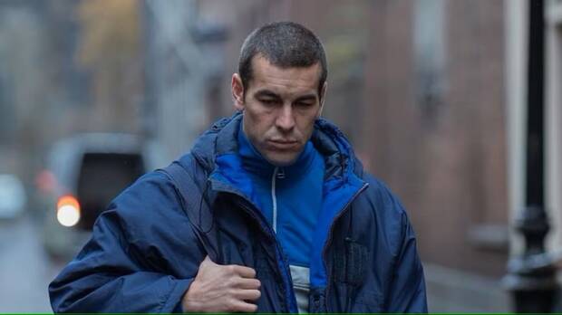 Mario Casas en Muy lejos