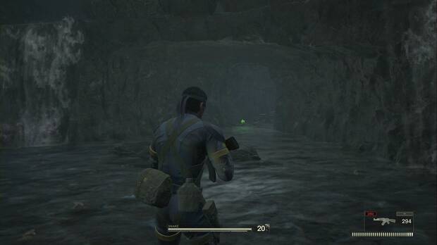 Metal Gear Solid Delta - Chyornaya Peschera, ubicación de la Antorcha entre las cascadas