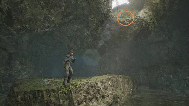 Metal Gear Solid Delta - Chyornaya Peschera, rana Kerotan #17 en uno de los agujeros del techo