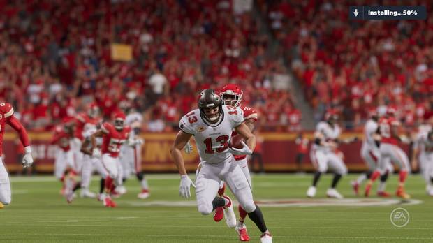 El primer partido que nos deja jugar ‘Madden NFL 22’ mientras se instala es el correspondiente a la pasada Superbowl.
