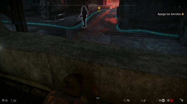 Star Wars Outlaws - El enjambre: segunda sala de la fortaleza con cableado eléctrico