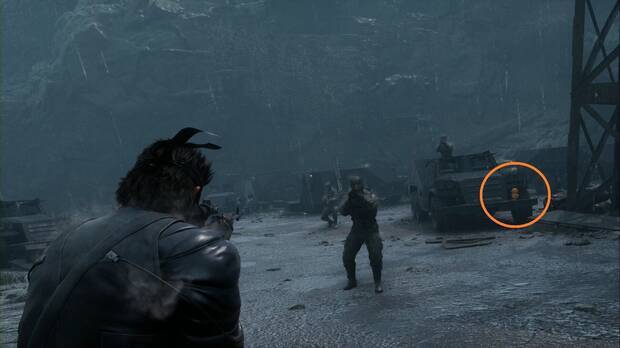 Metal Gear Solid Delta - Huida de Groznyj Grad, GA-KO #59 sobre una de las ruedas del blindado del puesto de control