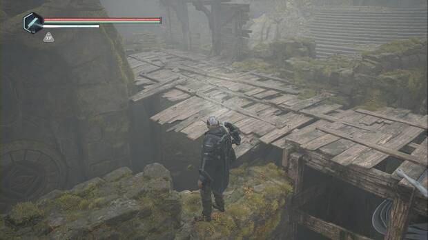 Hell is Us - Llanura de la Bruma, punto por el que saltar dentro del edificio junto a la escalinata