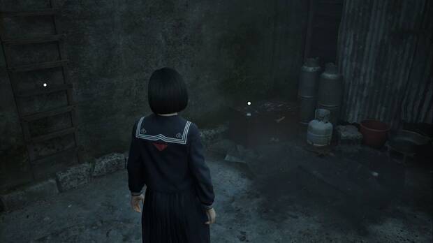 Silent Hill f - Ebisugaoka, ubicacin del omamori Ballena sobre una caja tras salir de la casa