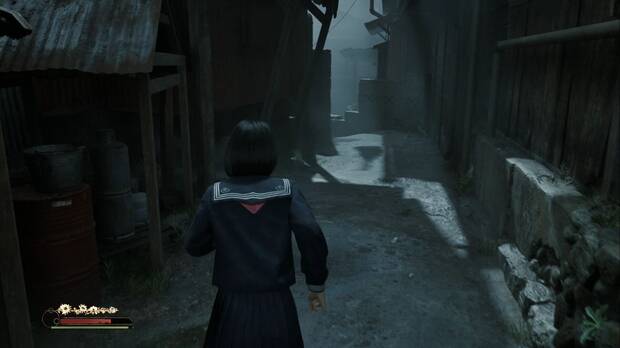 Silent Hill f - Ebisugaoka, monstruo en la calle de camino a Chizuruya