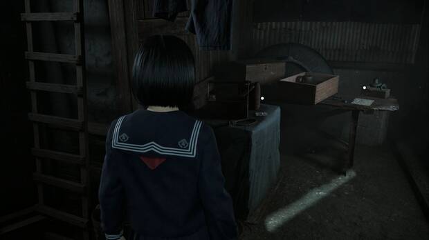 Silent Hill f - Ebisugaoka, objetos de la casa mientras huyes del primer monstruo