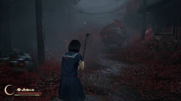 Silent Hill f - Ebisugaoka (III), monstruo gigante en el callejón tras el bazar de Chizuruya
