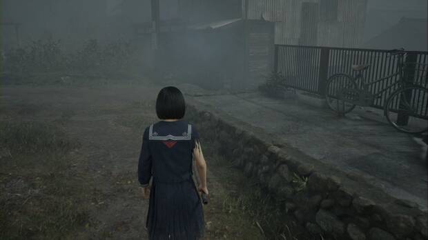 Silent Hill f - Ebisugaoka (III), escaleras a la zona sur del pueblo, al este del hokora al este del bazar de Chizuruya