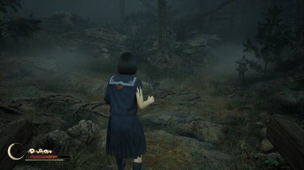 Silent Hill f - Ebisugaoka (IV), desvo a la derecha tras pasar el puente que lleva hasta el omamori Caballo