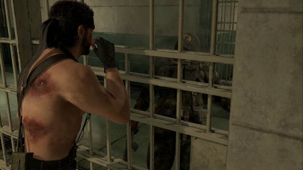 Metal Gear Solid Delta - Rango FOXHOUND, Snake usa el cigarrillo de gas con Johnny