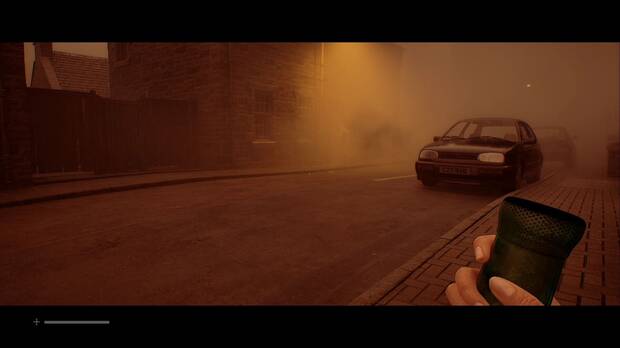 Silent Hill Townfall - Zoe: Rondas; monstruo golpeando una puerta en la Avenida de la iglesia