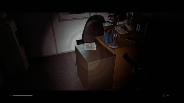 Silent Hill Townfall - Richard: Entrar; posizione del documento Avviso di costruzione interrotta sulla scrivania dell'ufficio in fondo al primo edificio a sinistra dopo aver attraversato il cancello iniziale