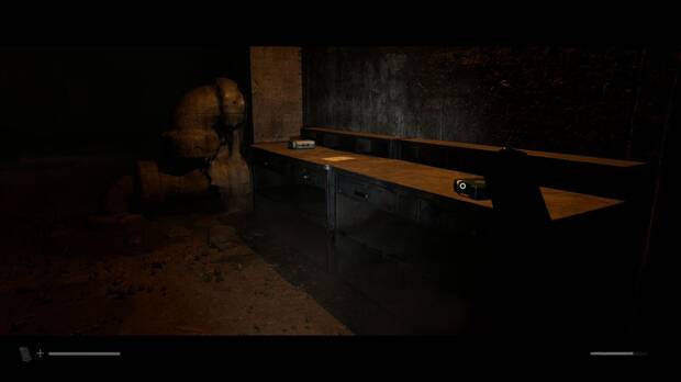 Silent Hill Townfall - Arregla esto; mesa en la parte derecha del centro de la nueva zona con un botiqu�n, una nota y un documento