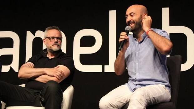 Suárez con el director de Gamelab, Iván Fernández Lobo, con el que colabora para organizar el encuentro barcelonés.