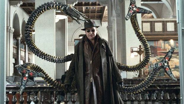 Alfred Molina como Otto Octavius