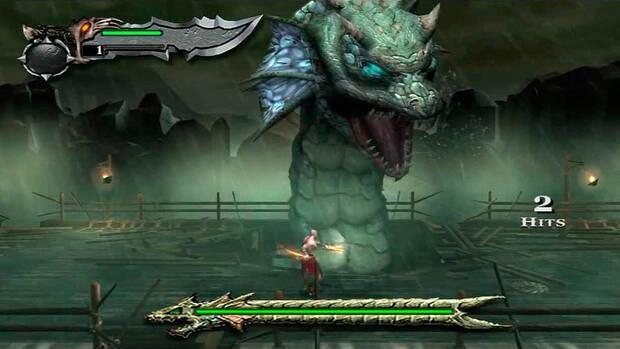 El primer God of War nos recibía con un jefe. Toda la saga repetiría un inicio explosivo.