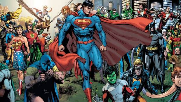 Composición de Superman con el traje de New 52 sobre un collage de personajes de DC