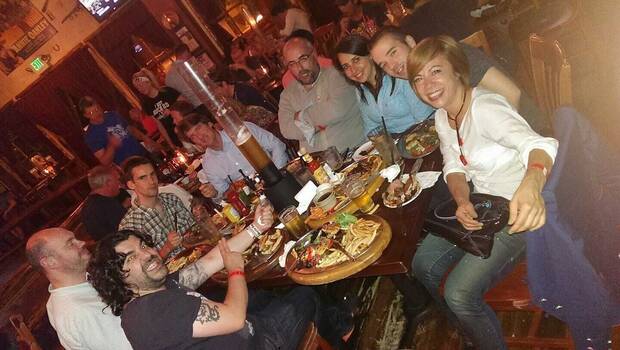 Maeso con parte del equipo de Microsoft y otros periodistas en el E3. A la derecha, Lidia Pitzalis.