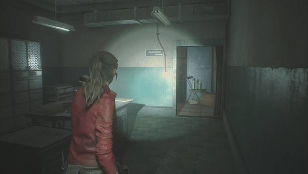 Resident Evil 2 - Encuentra los 3 medallones: entrada al cuarto oscuro