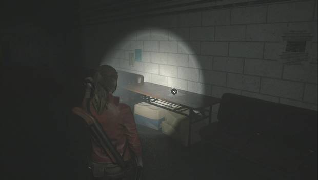Resident Evil 2 Remake - Busca la tarjeta llave del garaje: caja y documento en la galería de tiro