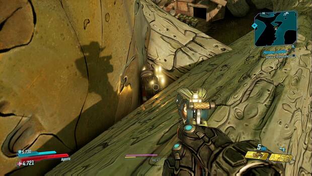 Borderlands 3 - Claptrap averiado entre las raíces del árbol
