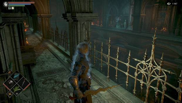 Demon's Souls Remake - Torre de Latria: enemigo atacando al otro lado de la zona