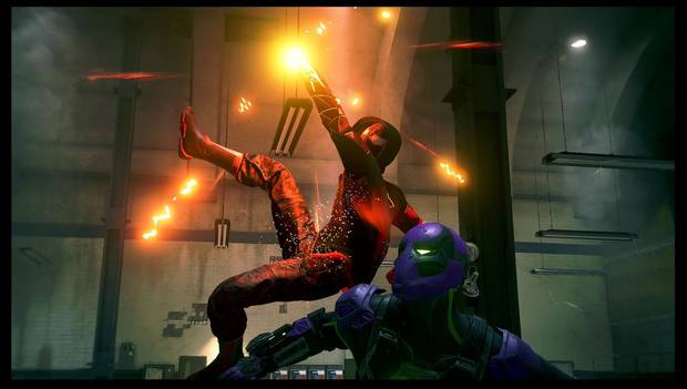 Spider-Man: Miles Morales - Lazos de sangre: Miles golpea a Prowler con un remate