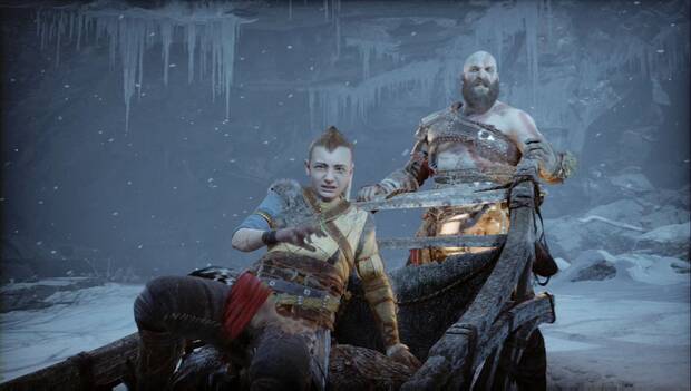God of War Ragnarok - Atreus y Kratos en trineo