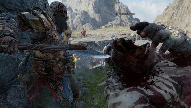 God of War Ragnarok: La forja del destino: Kratos eliminando a un ogro