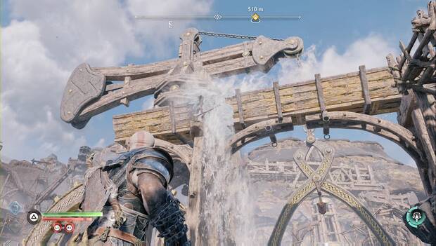 God of War: Ragnarok - En busca de Tyr: hacha Leviatán clavada en una artesa de madera, congelando el agua que mueve una rueda al final del canal