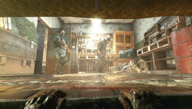 Metro Exodus - Capítulo 1 Moscú: Los Vigilantes torturan a un hombre