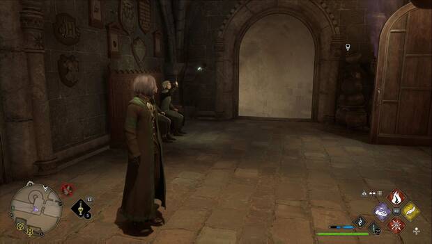 Hogwarts Legacy - Llaves y armarios de Dédalo: escalera al armario de Dédalo del Aula de Pociones
