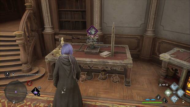 Hogwarts Legacy - Sala de los menesteres: mesa de Herbología en la Sala de los menesteres