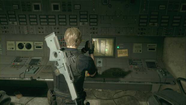 Resident Evil 4 Remake - Capítulo 13: botón de la puerta de la Sala de vigilancia