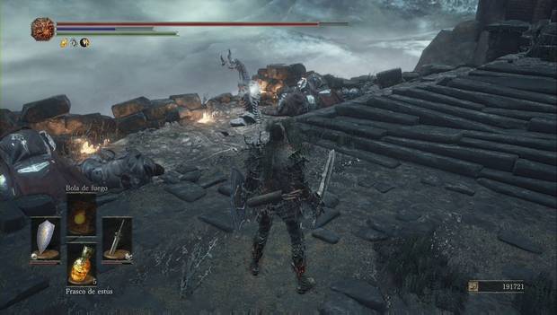 Dark souls III - Mazmorra de Irithyll: estatua del dragón al pie de las escaleras