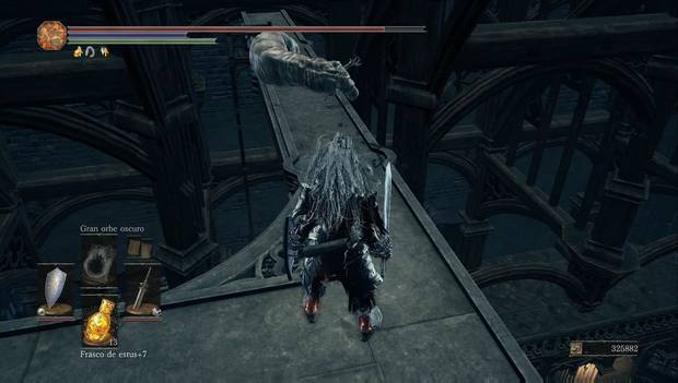 Dark Souls 3 - Gran Archivo: escaleras junto al monstruo hechicero en las vigas