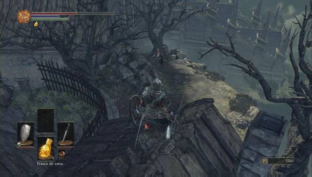 Dark Souls III - Asentamiento de no muertos: El enemigo con la jaula que da vueltas por el acantilado
