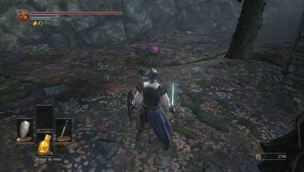 Dark Souls III - Camino de los sacrificios: brillo morado junto a la torre del pantano