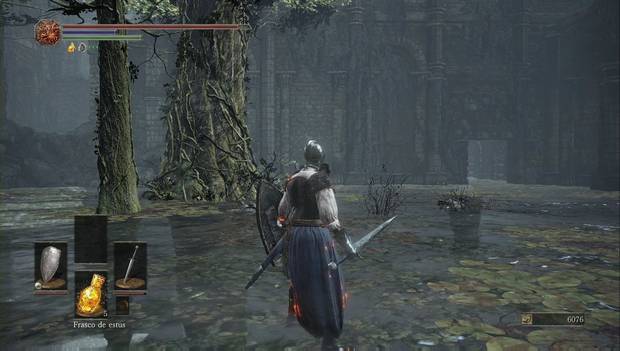 Dark Souls III - camino de los sacrificios: puerta en el edificio de la orilla del pantano