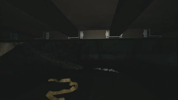 Resident Evil 8 - Casa de Beneviento: monstruo mirando bajo la cama